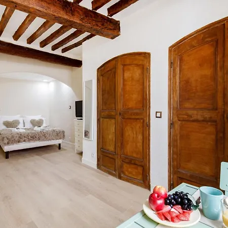 Panisse Yourhosthelper Apartment