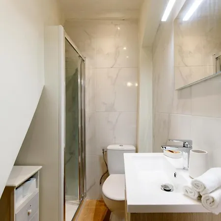 Panisse Yourhosthelper Apartment