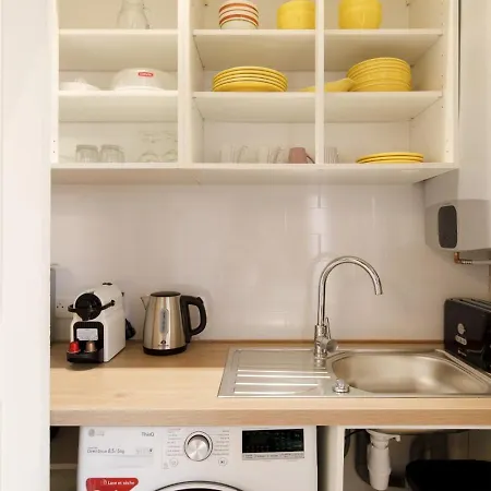 Panisse Yourhosthelper Apartment